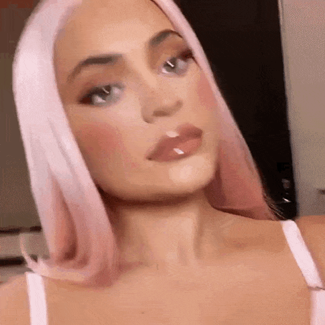kylie-jenner-pink-hair